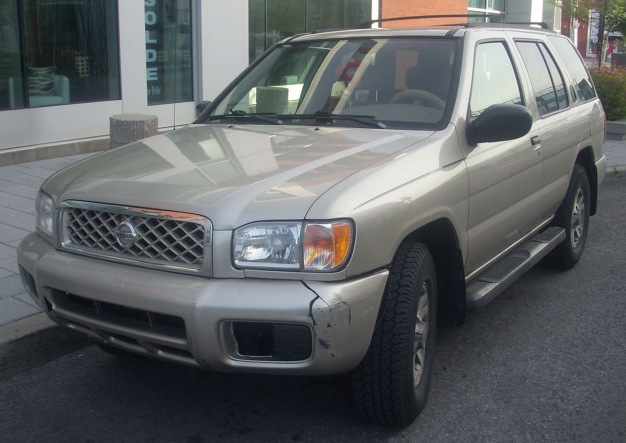 File'00'01 Nissan Pathfinder Chilkoot (Centropolis Laval '10).jpg